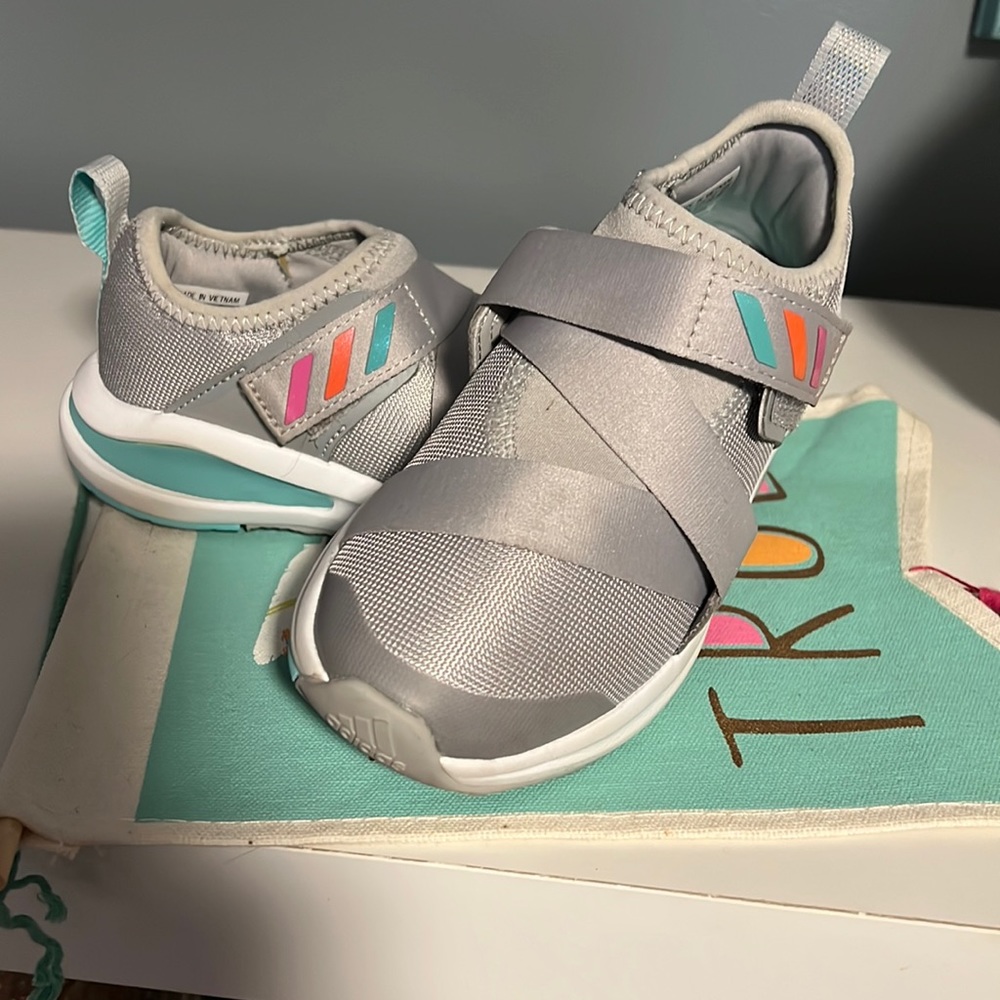 Girls Adidas slipons